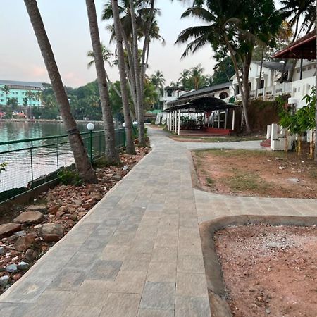 Jaladarshini Lakeside Gardens Bed & Breakfast Kollam Exterior foto