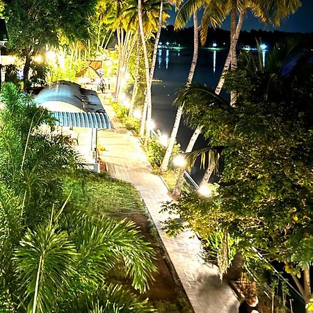 Jaladarshini Lakeside Gardens Bed & Breakfast Kollam Exterior foto