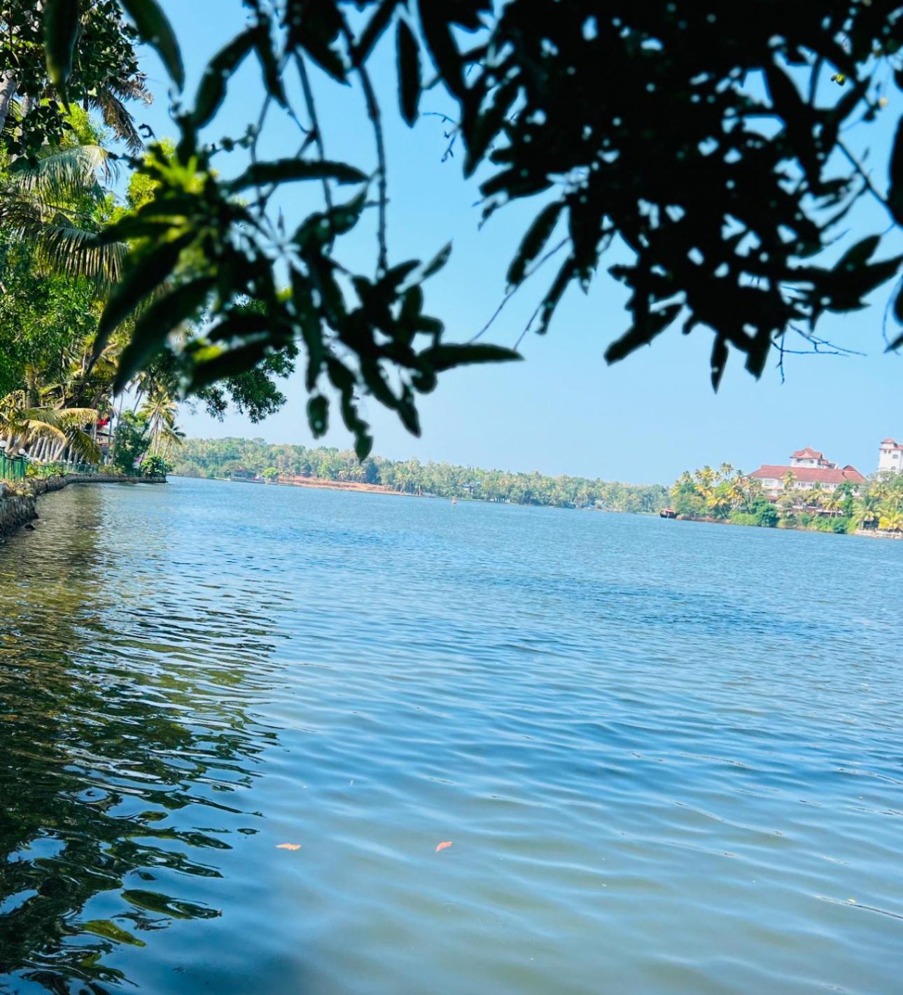 Jaladarshini Lakeside Gardens Bed & Breakfast Kollam Exterior foto