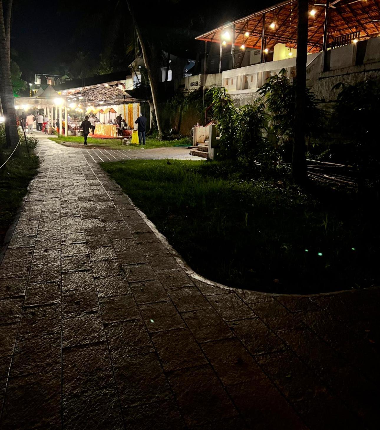 Jaladarshini Lakeside Gardens Bed & Breakfast Kollam Exterior foto